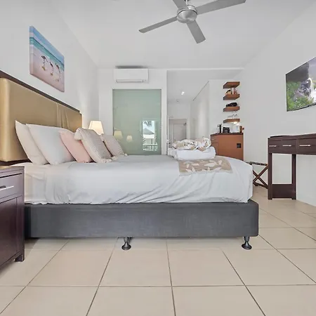 Private Beach Club Apartment In Building 2 Palm Cove Room photo