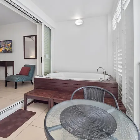 Private Beach Club Apartment In Building 2 Palm Cove Room photo