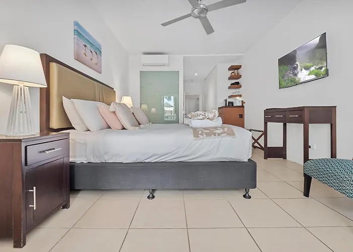 Private Beach Club Apartment In Building 2